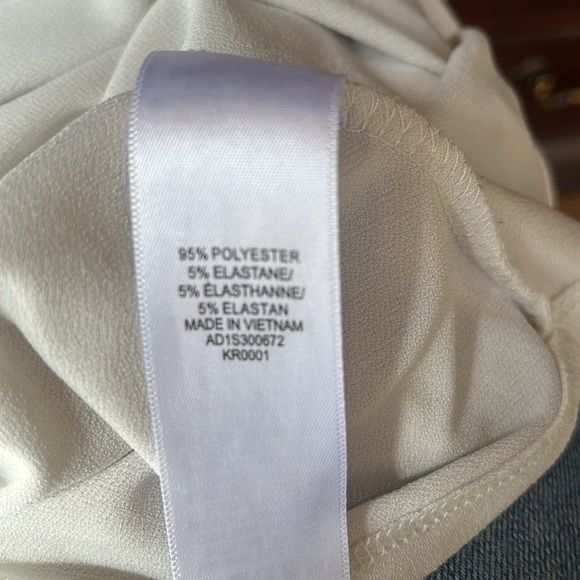 Adrianna Papell Flutter Cap Sleeve Top in Cream Large - Picture 5 of 5